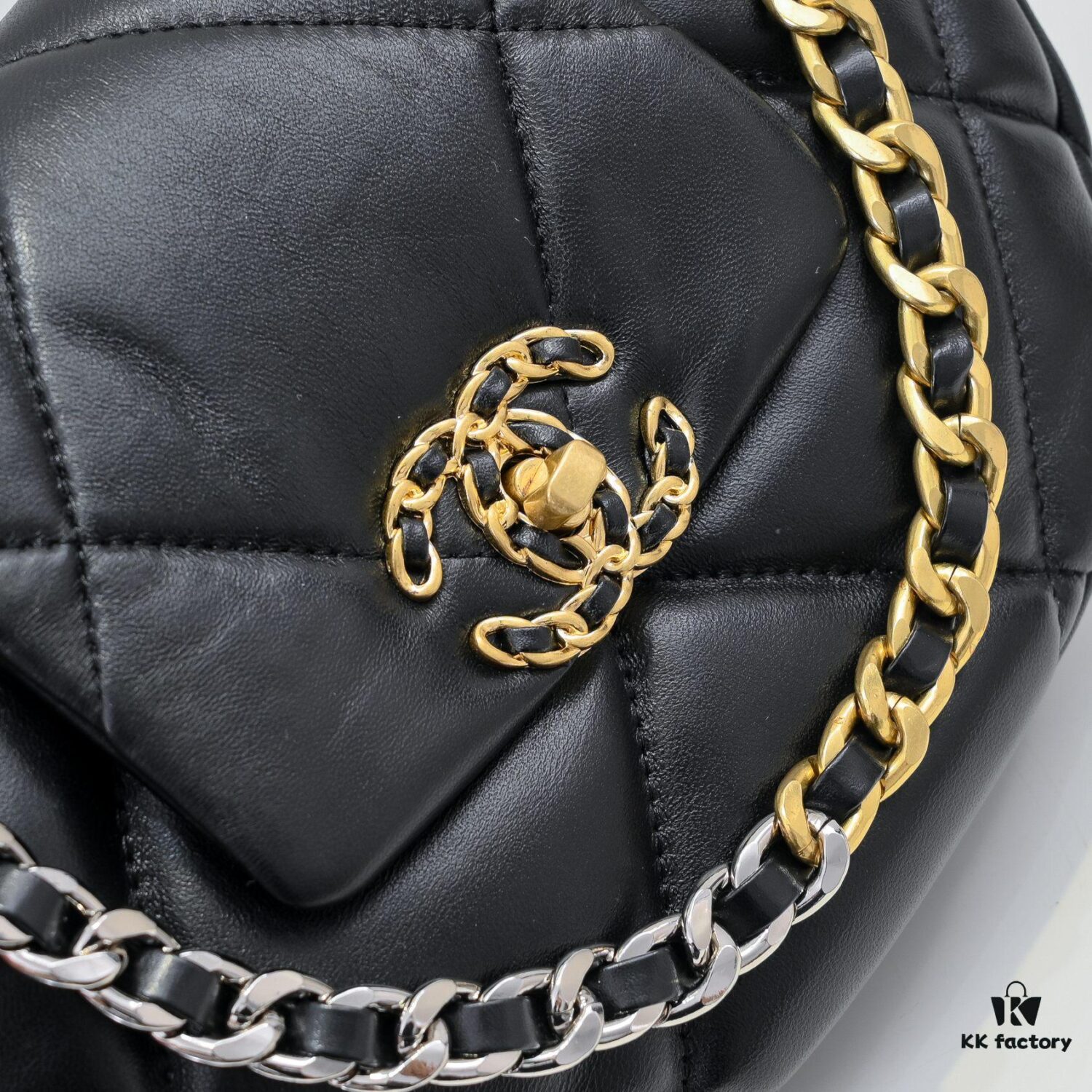 6930520df09edb6de4c4ed9a Chanel 19 Shoulder Bag in Quilted Calfskin with CC Logo and Chain Strap