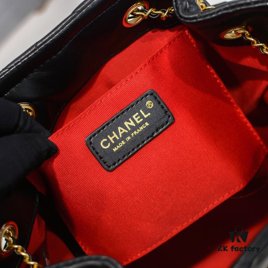 Chanel Vintage Drawstring Button Bag Made of Lambskin with Classic Quilting and Chain-in-Leather Strap