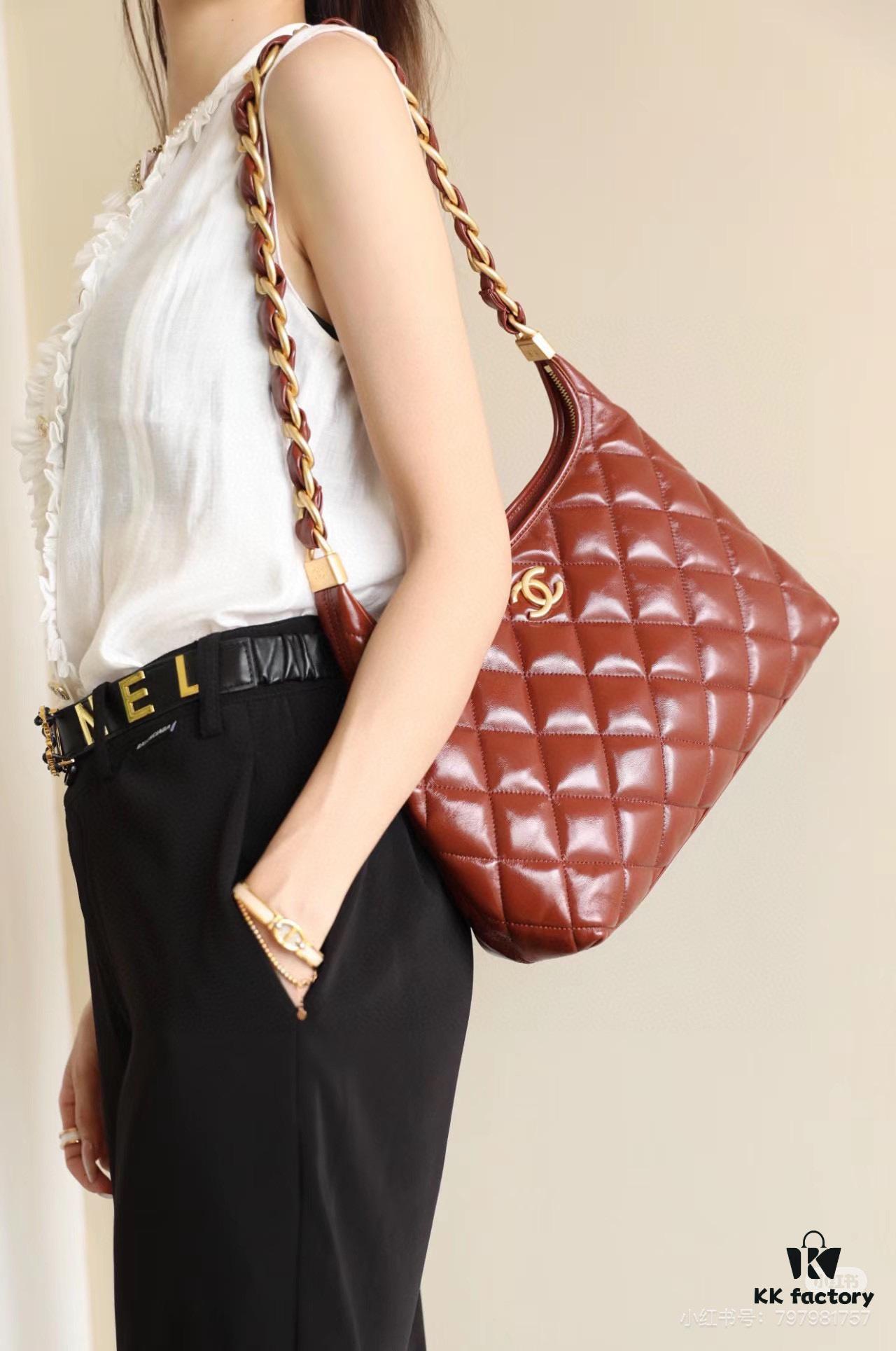 6930525ff09edb6de4c4ee18 New Large Size Unfiltered Batch | Today's Must-Have: Chanel 24A Hobo ~ 🖤