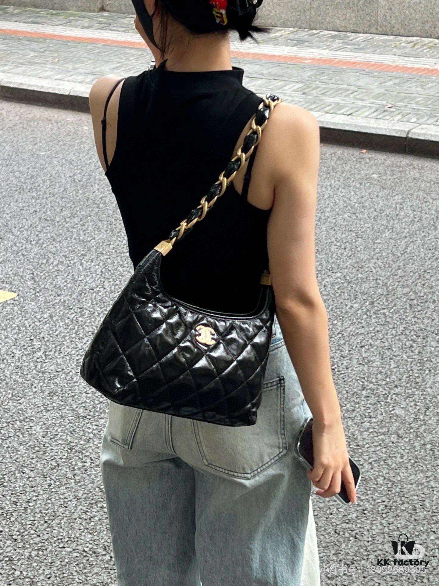 69305263f09edb6de4c4ee1c New Large Size Unfiltered Batch | Today's Must-Have: Chanel 24A Hobo ~ 🖤