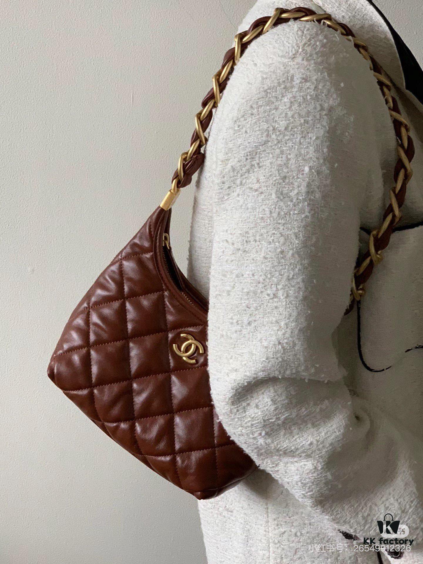 69305266f09edb6de4c4ee20 New Large Size Unfiltered Batch | Today's Must-Have: Chanel 24A Hobo ~ 🖤