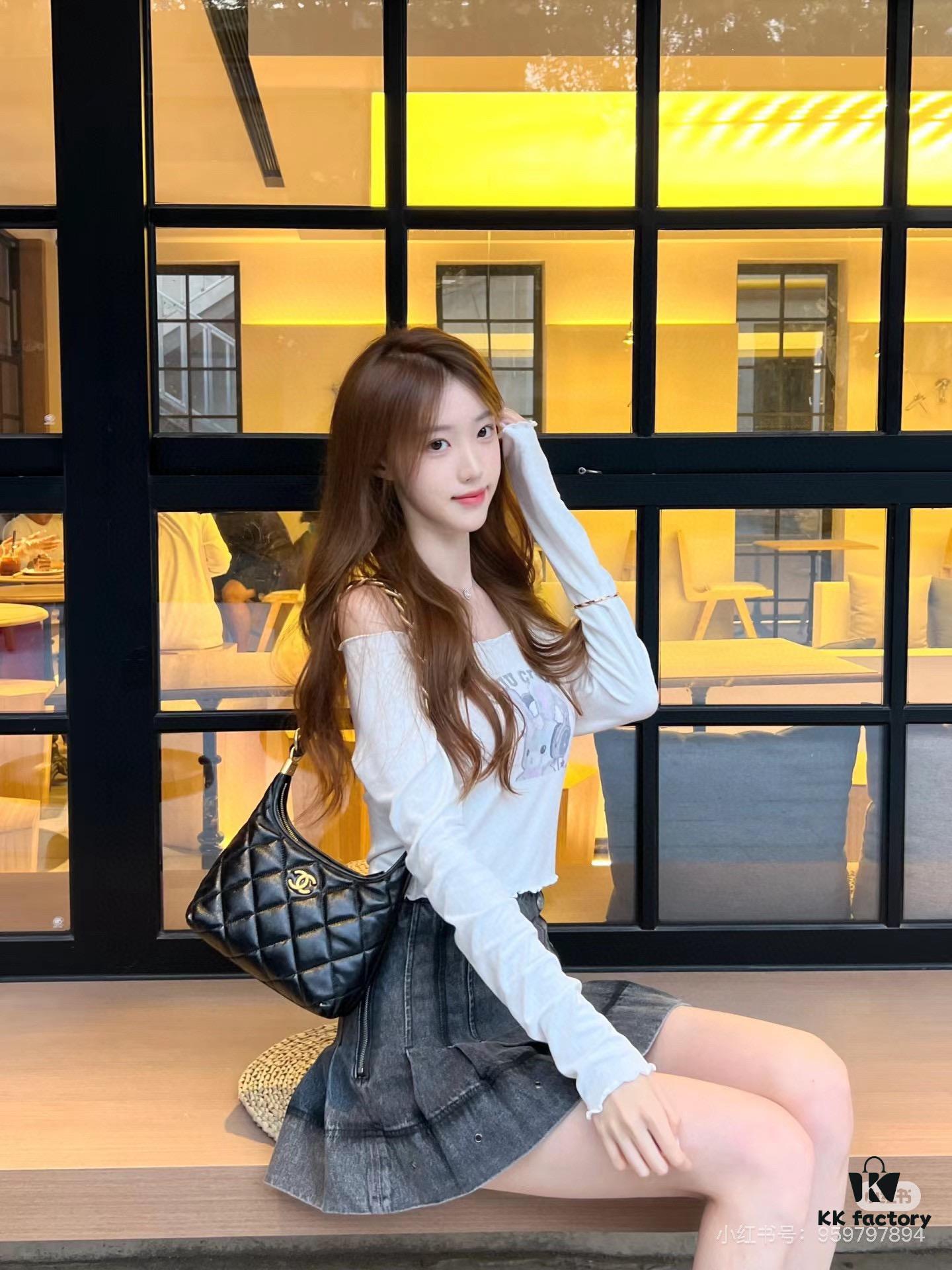 69305298f09edb6de4c4ee58 New Arrival Mini Unfiltered | Today's Must-Have: Chanel 24A Hobo 🖤