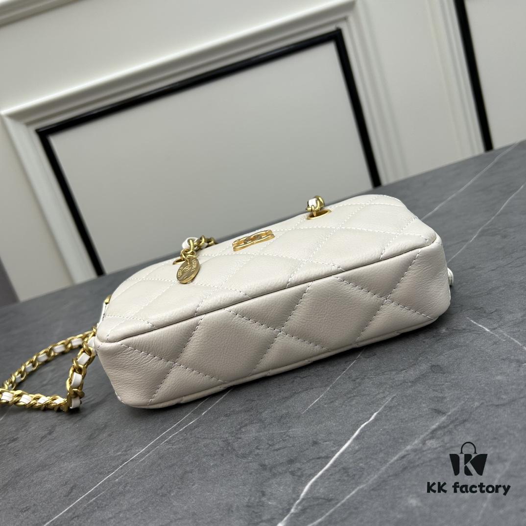 693052a2f09edb6de4c4ee67 Chanel 270 Batch 23K Gold Coin Chain Bag