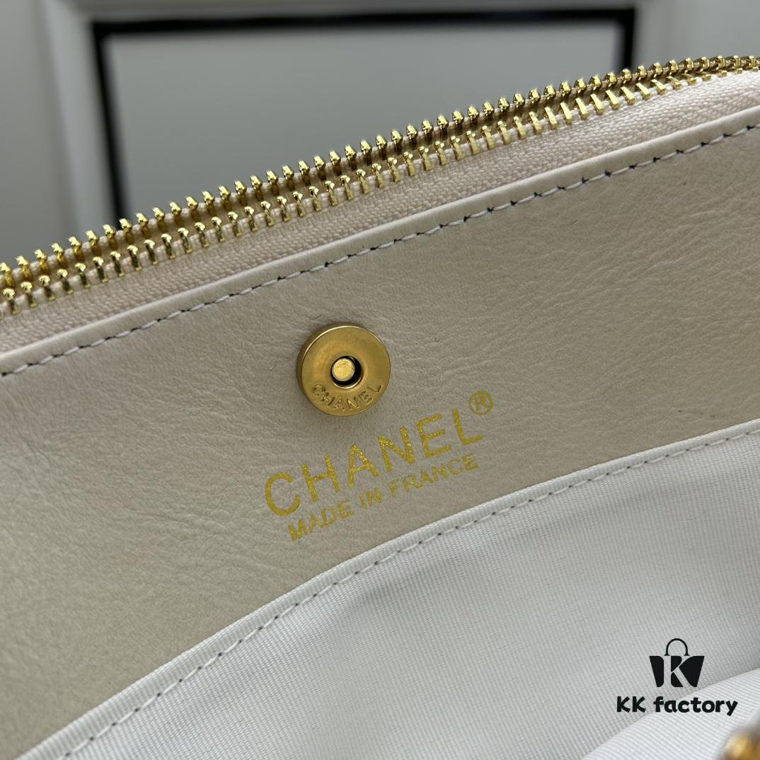 693052a2f09edb6de4c4ee68 Chanel 270 Batch 23K Gold Coin Chain Bag