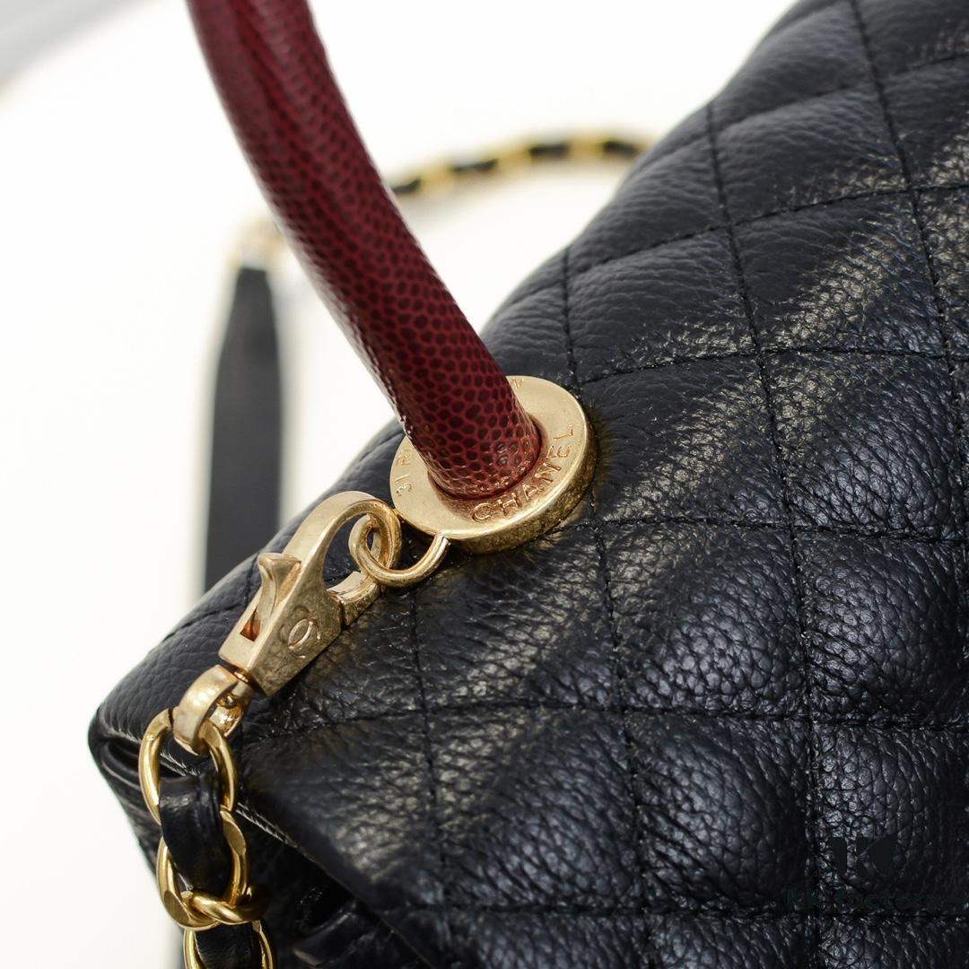 693052adf09edb6de4c4ee74 Black and Red Chanel-Style Shoulder Handbag with Unique Clasp Design, Dual Carry Options (Handheld or Crossbody), Premium Imported Full-Grain Calfskin with Lychee Texture, Upgraded Gold-Tone Hardware