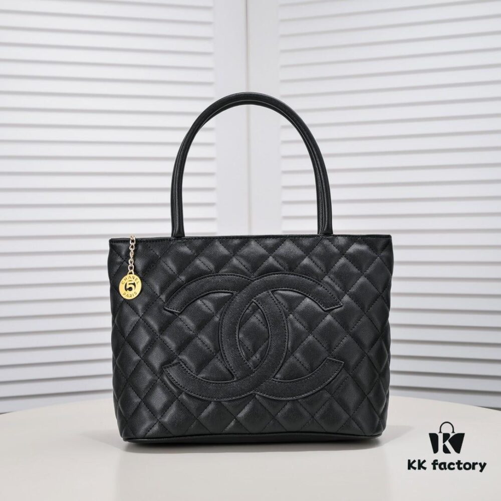 693052d9f09edb6de4c4eeb3 CHANEL: 2022 Brand New Ultimate Version! Vintage Hilton Bag – A Timeless Classic Reborn