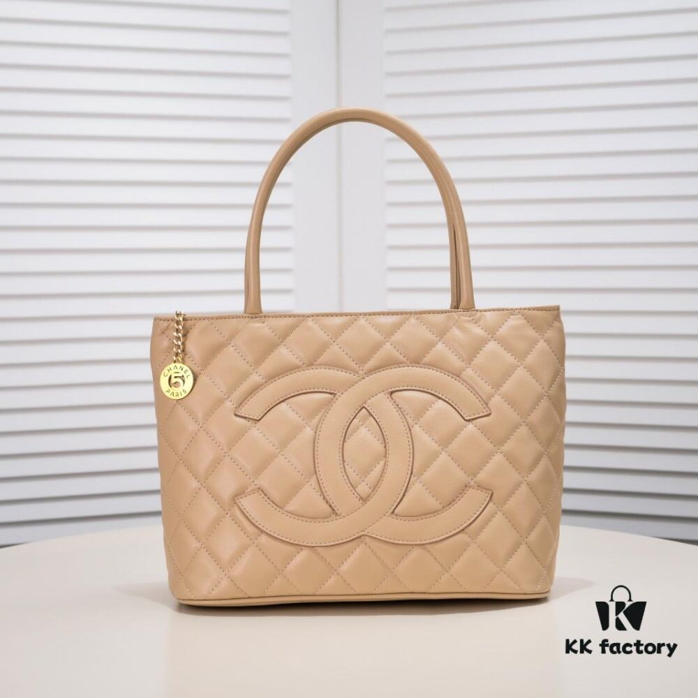 693052ddf09edb6de4c4eeb9 CHANEL: 2022 Brand New Ultimate Version! Vintage Hilton Bag – A Timeless Classic Reborn