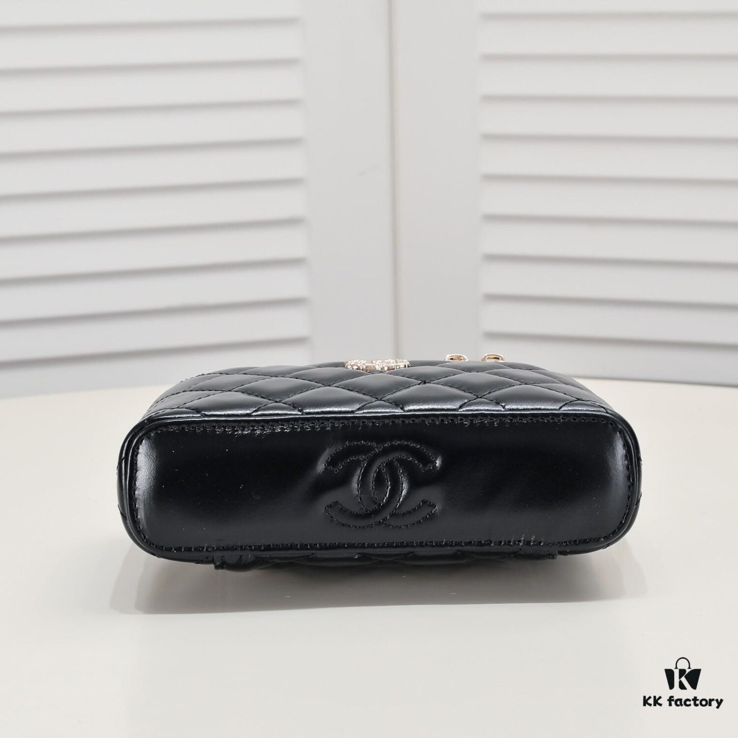 693052e4f09edb6de4c4eec5 Chanel 23K Floral 'Flat Box' Bag