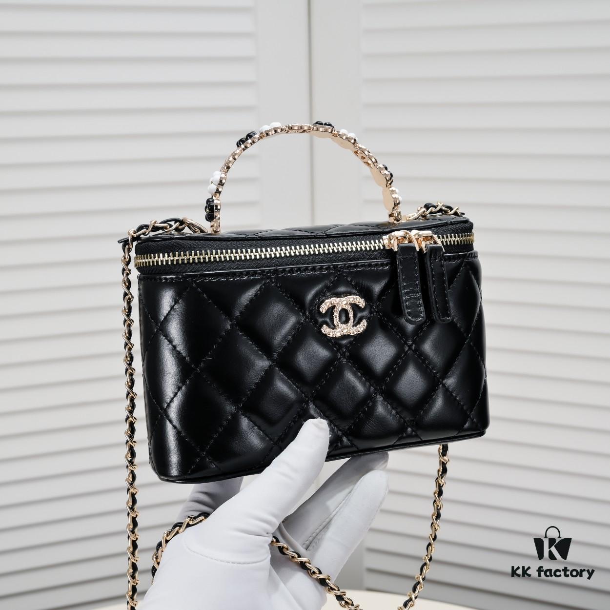 693052e5f09edb6de4c4eec8 Chanel 23K Floral 'Flat Box' Bag