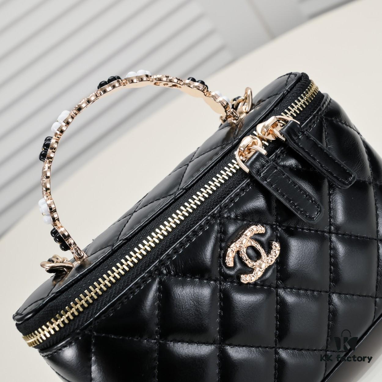 693052e6f09edb6de4c4eec9 Chanel 23K Floral 'Flat Box' Bag