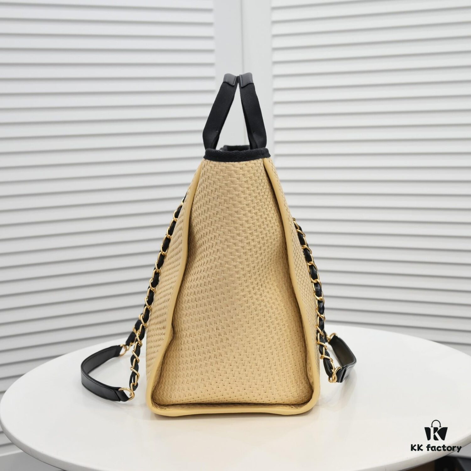 693052f5f09edb6de4c4eedf Chanel | 2021 New Straw Woven Beach Tote Bag 🏖️
