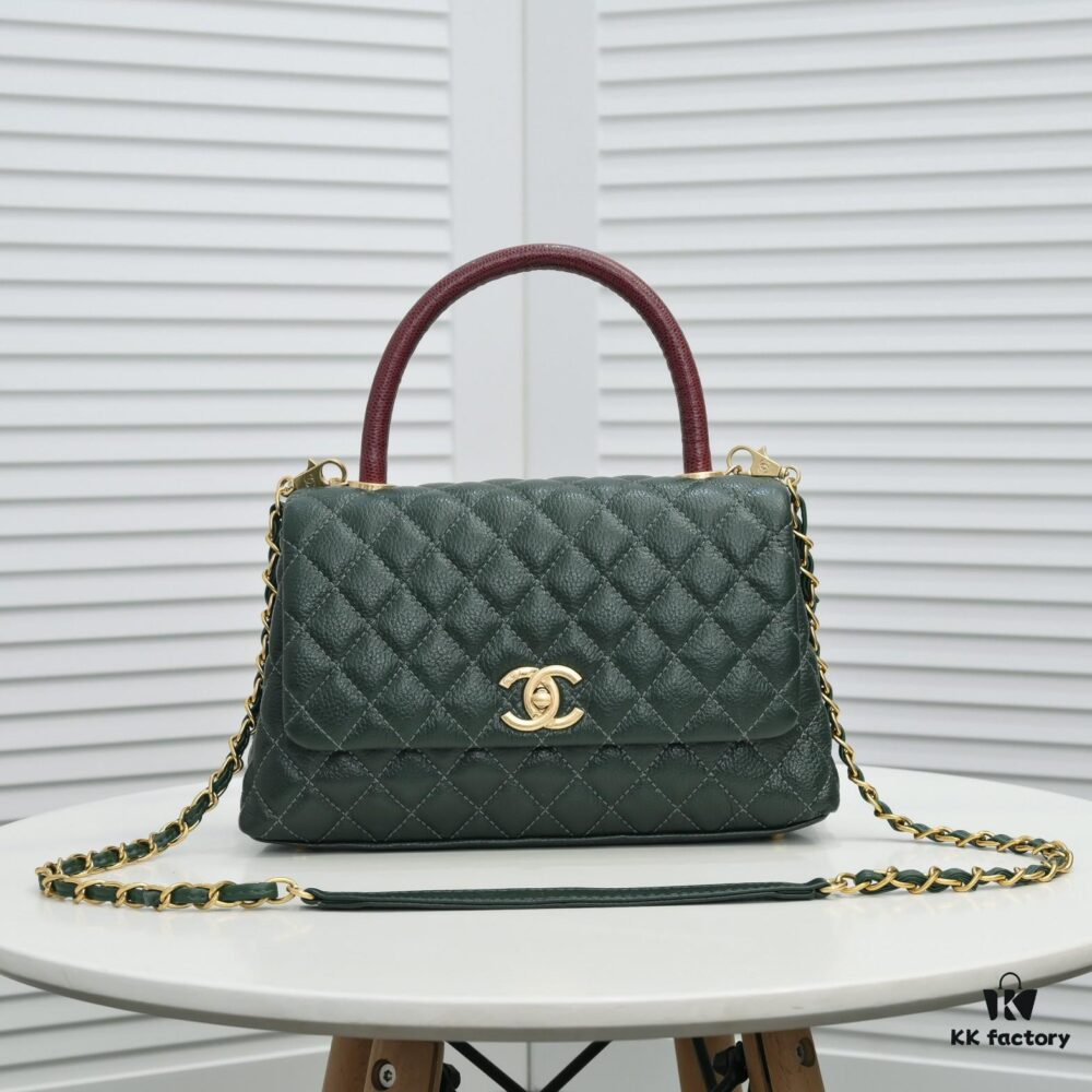 69305375f09edb6de4c4efad Emerald Green and Red Handcrafted Chanel-Style Shoulder & Handheld Flap Bag