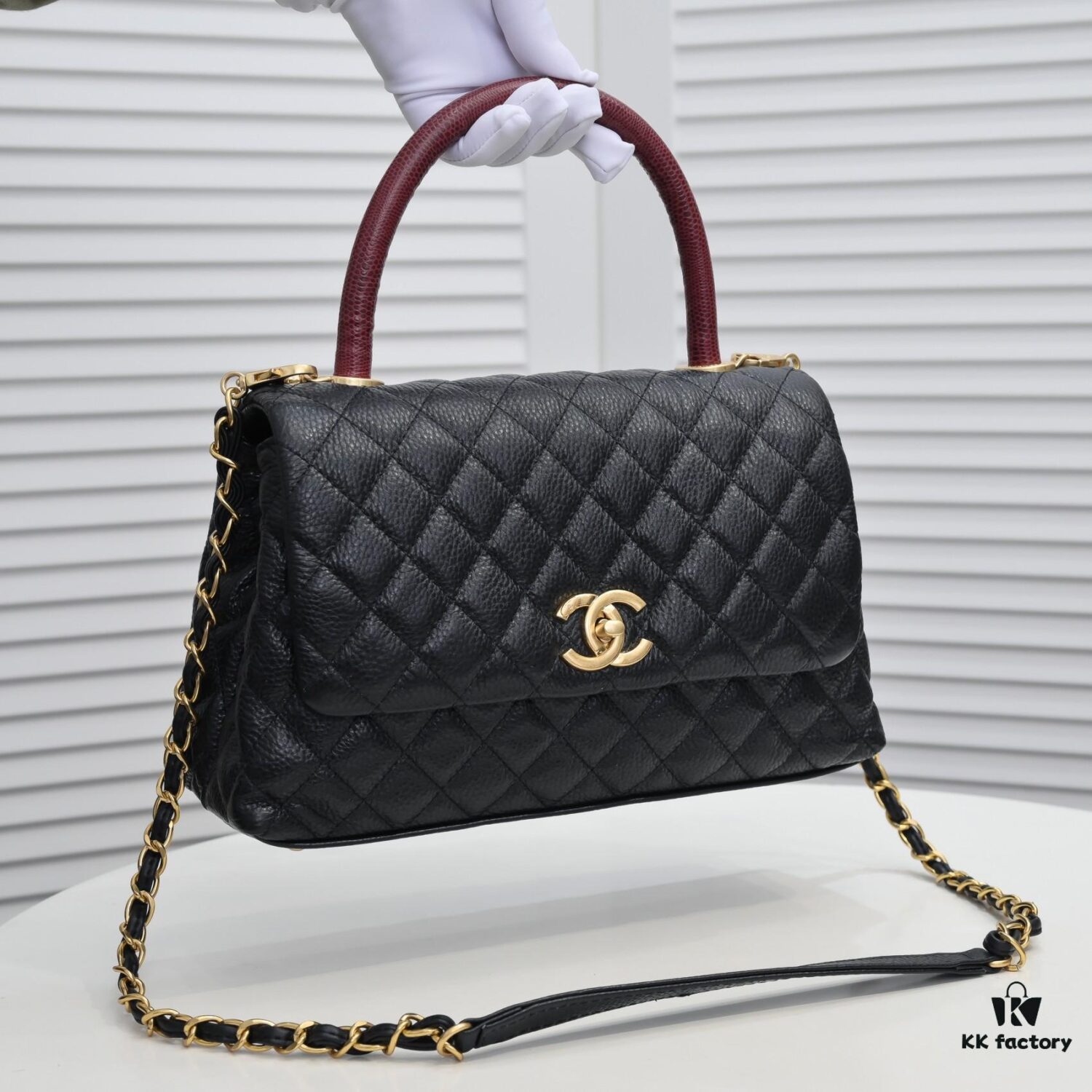 69305386f09edb6de4c4efc4 Black and Red Hand-Exchanged Chanel - Unique Design Flap Bag for Shoulder or Handheld Use