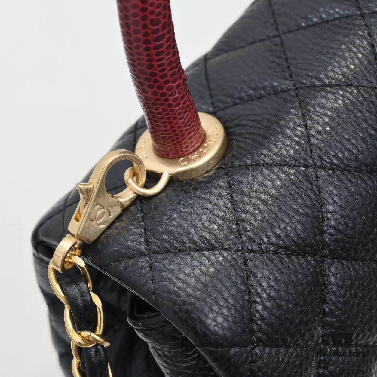 69305387f09edb6de4c4efc5 Black and Red Hand-Exchanged Chanel - Unique Design Flap Bag for Shoulder or Handheld Use
