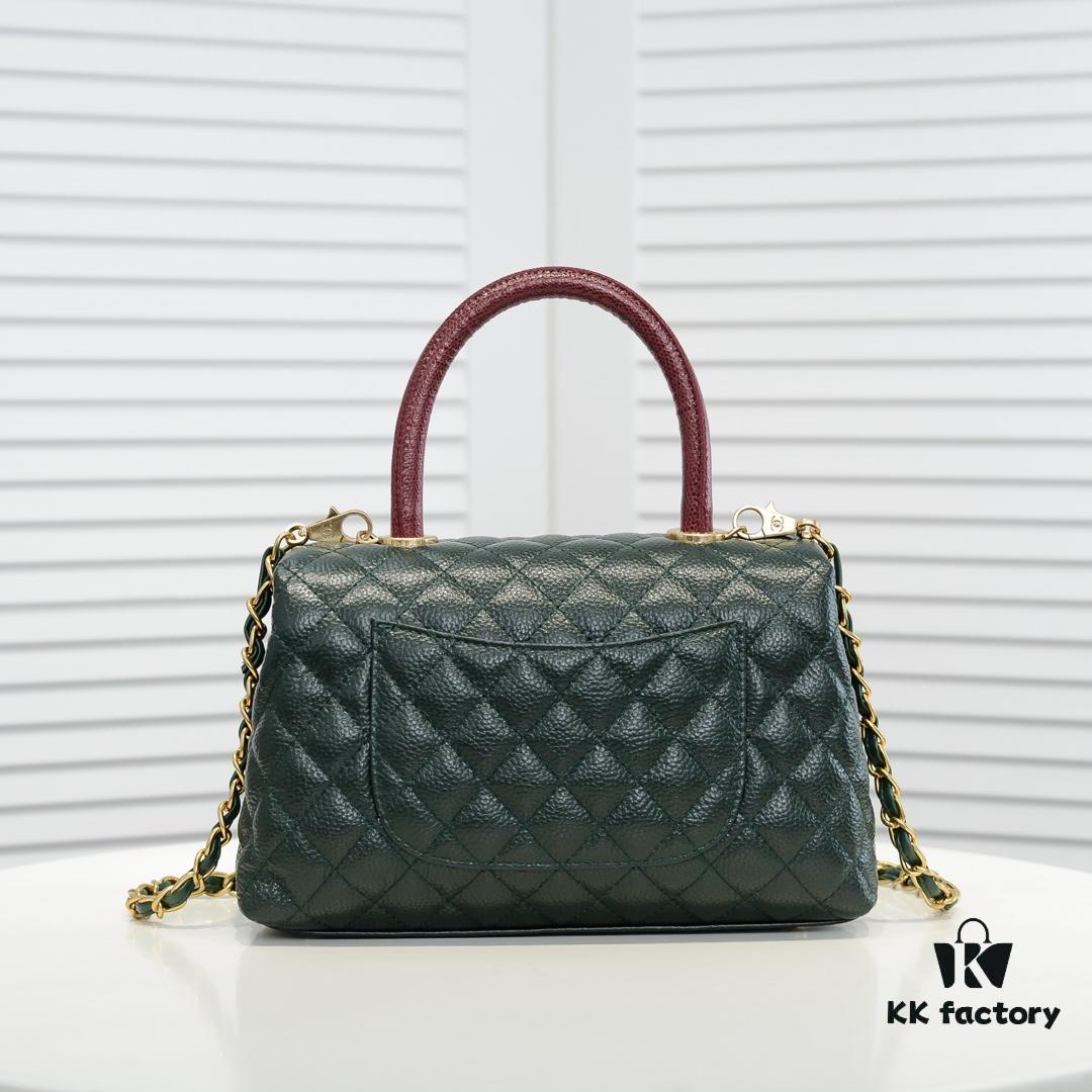 693053b7f09edb6de4c4f007 Emerald Green and Red Chanel-Style Shoulder Bag with Unique Clasp Design – Dual Carry Tote & Crossbody, Exotic Texture with Luxe Gold Hardware