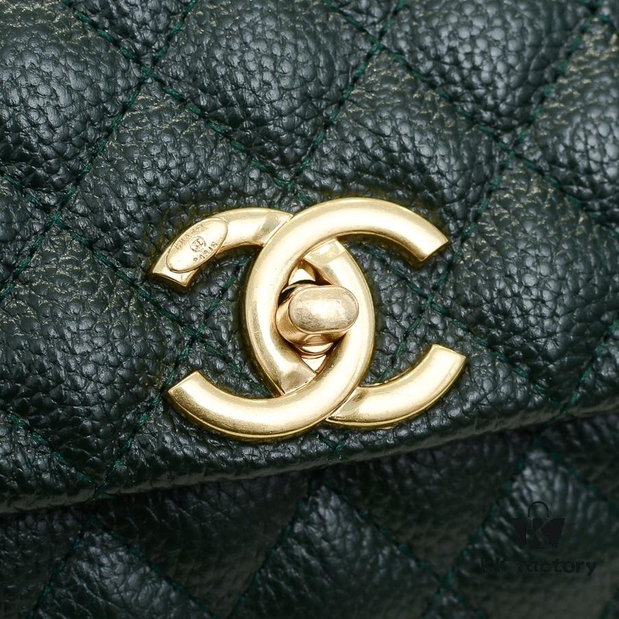 693053ccf09edb6de4c4f021 Emerald Green and Red Chanel-Style Shoulder Bag with Unique Clasp Design – Dual Carry Tote & Crossbody, Exotic Texture with Luxe Gold Hardware