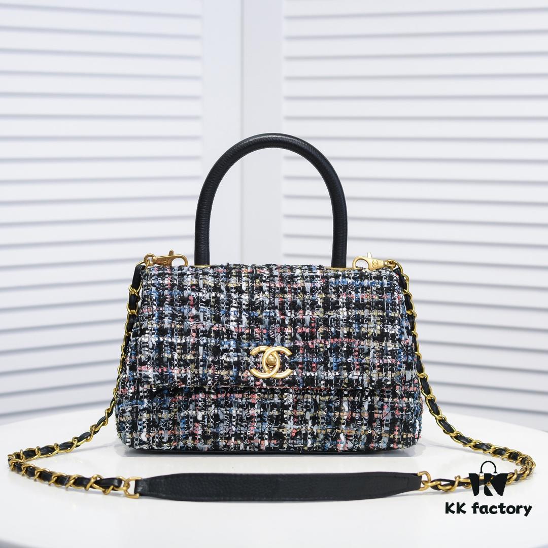 693053dcf09edb6de4c4f037 Chanel 20 Early Autumn New Arrival π₯ Unique Design Flap Bag with Shoulder and Top Handle Dual Carry Options π Premium Imported Sequined Tweed! β One-of-a-Kind Material Paired with Upgraded Full Imported Gold-Tone Hardware πππ Crafted by Master Artisans π Pure Handmade Excellence π An Elegant You Deserves a High-End Chanel Bag That Radiates Grace and Brilliance π Timeless Fashion Model No.: 92991 Size: 26*16*9cm