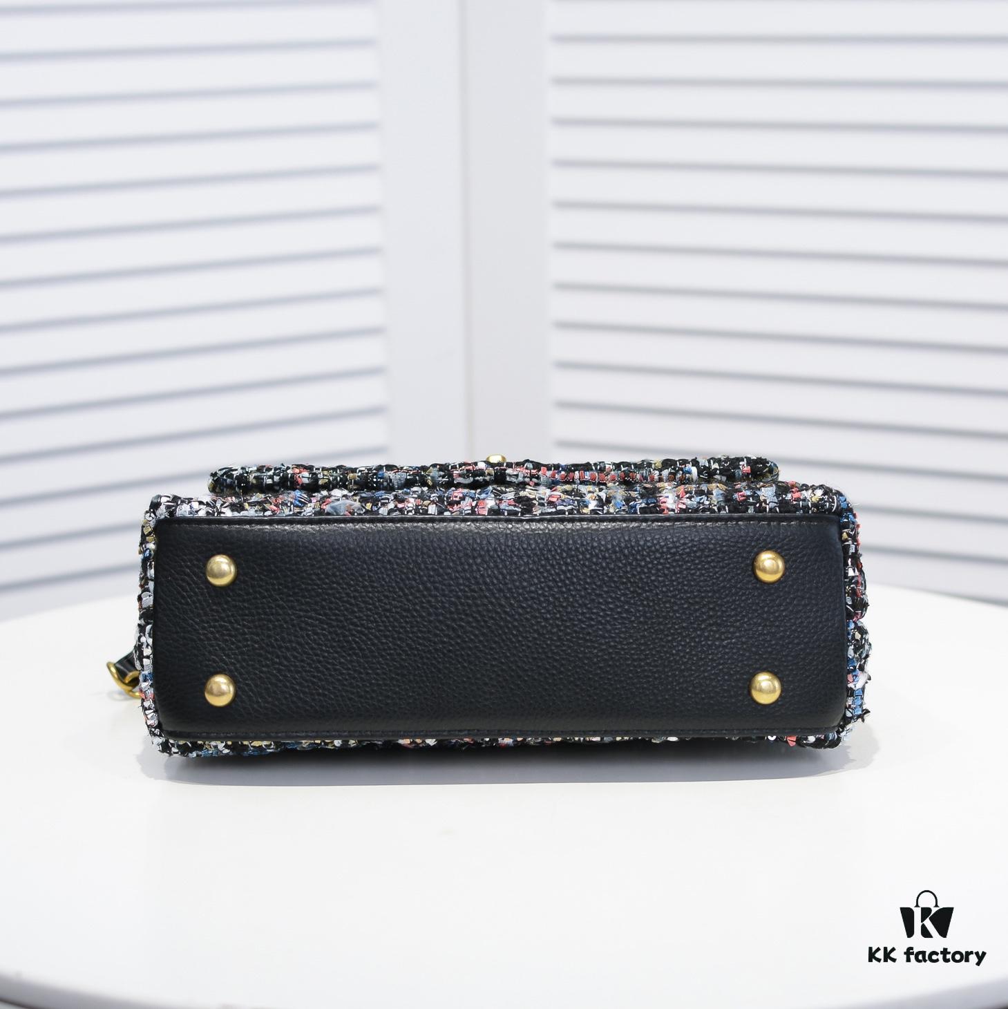 693053e0f09edb6de4c4f03a Chanel 20 Early Autumn New Arrival π₯ Unique Design Flap Bag with Shoulder and Top Handle Dual Carry Options π Premium Imported Sequined Tweed! β One-of-a-Kind Material Paired with Upgraded Full Imported Gold-Tone Hardware πππ Crafted by Master Artisans π Pure Handmade Excellence π An Elegant You Deserves a High-End Chanel Bag That Radiates Grace and Brilliance π Timeless Fashion Model No.: 92991 Size: 26*16*9cm