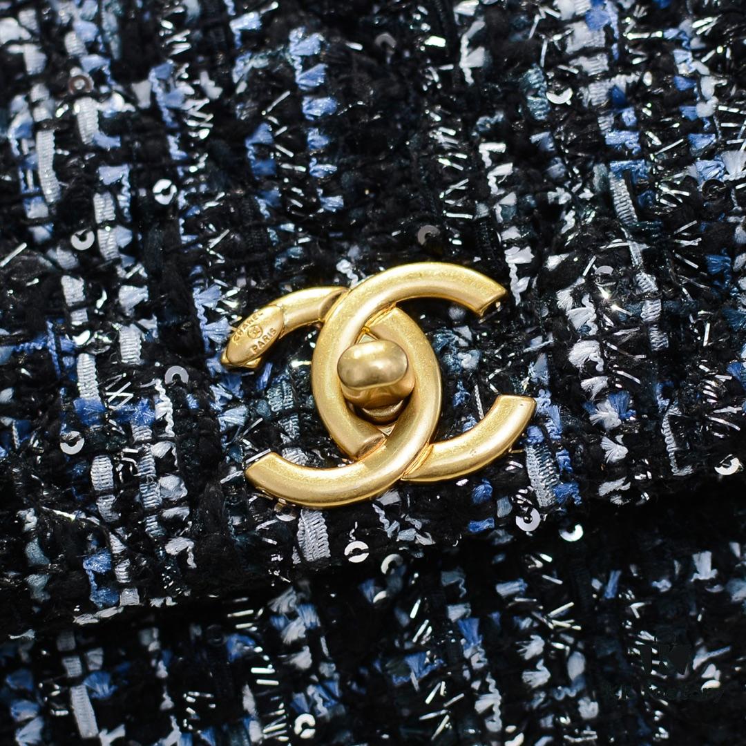 693053eef09edb6de4c4f048 Chanel 20 Early Autumn New Arrival ๐ฅ Unique Design Flap Bag with Shoulder and Top Handle Dual Carry Options ๐ Premium Imported Sequined Tweed! โ One-of-a-Kind Material Paired with Upgraded Full Imported Gold-Tone Hardware ๐๐๐ Crafted by Master Artisans ๐ Pure Handmade Excellence ๐ An Elegant You Deserves a High-End Chanel Bag That Radiates Grace and Glamour ๐ Timeless Fashion Model No.: 92991 Size: 26*16*9cm