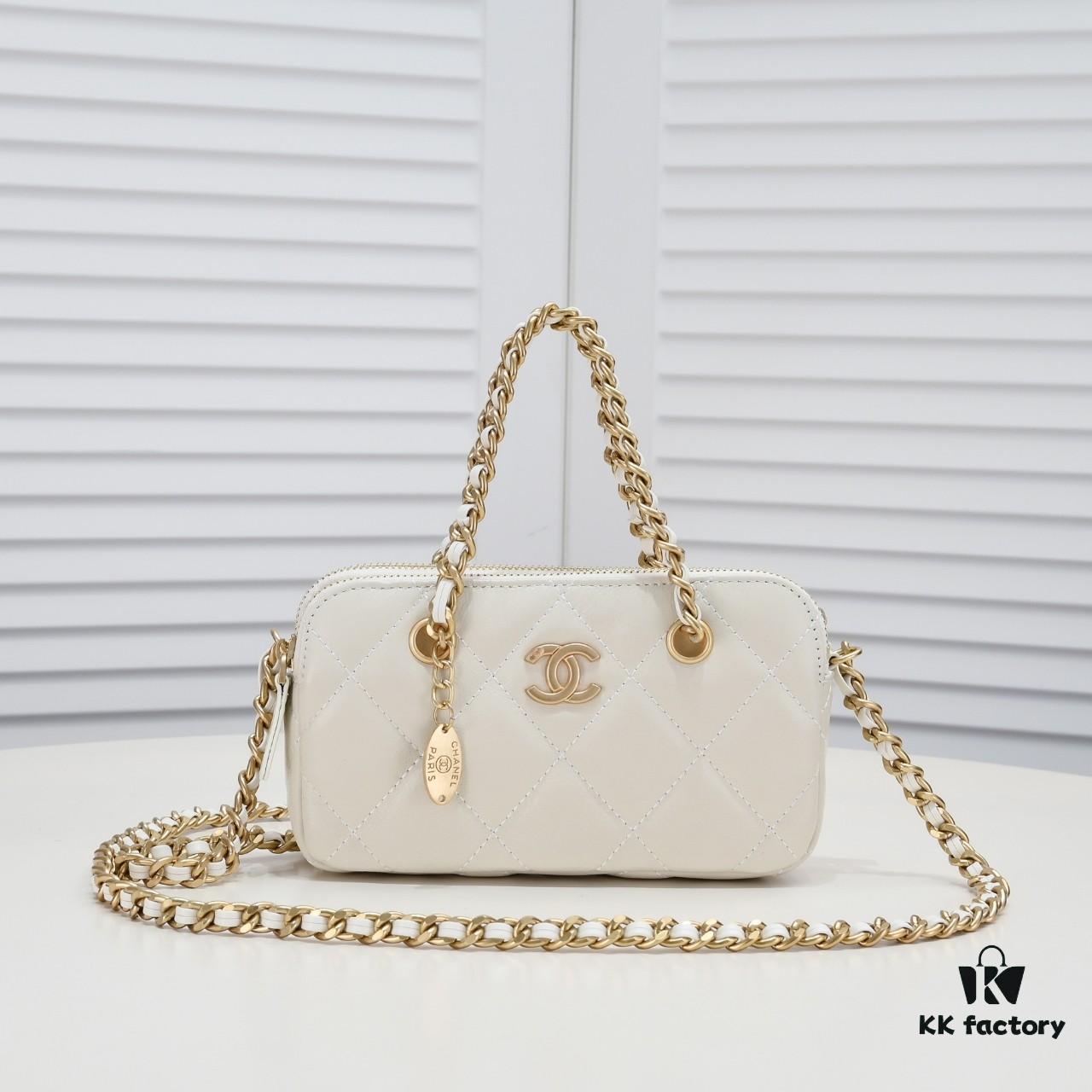 69305403f09edb6de4c4f064 Chanel 23K Gold Coin Chain Bag Vintage Style Fashionable and Versatile Handbag