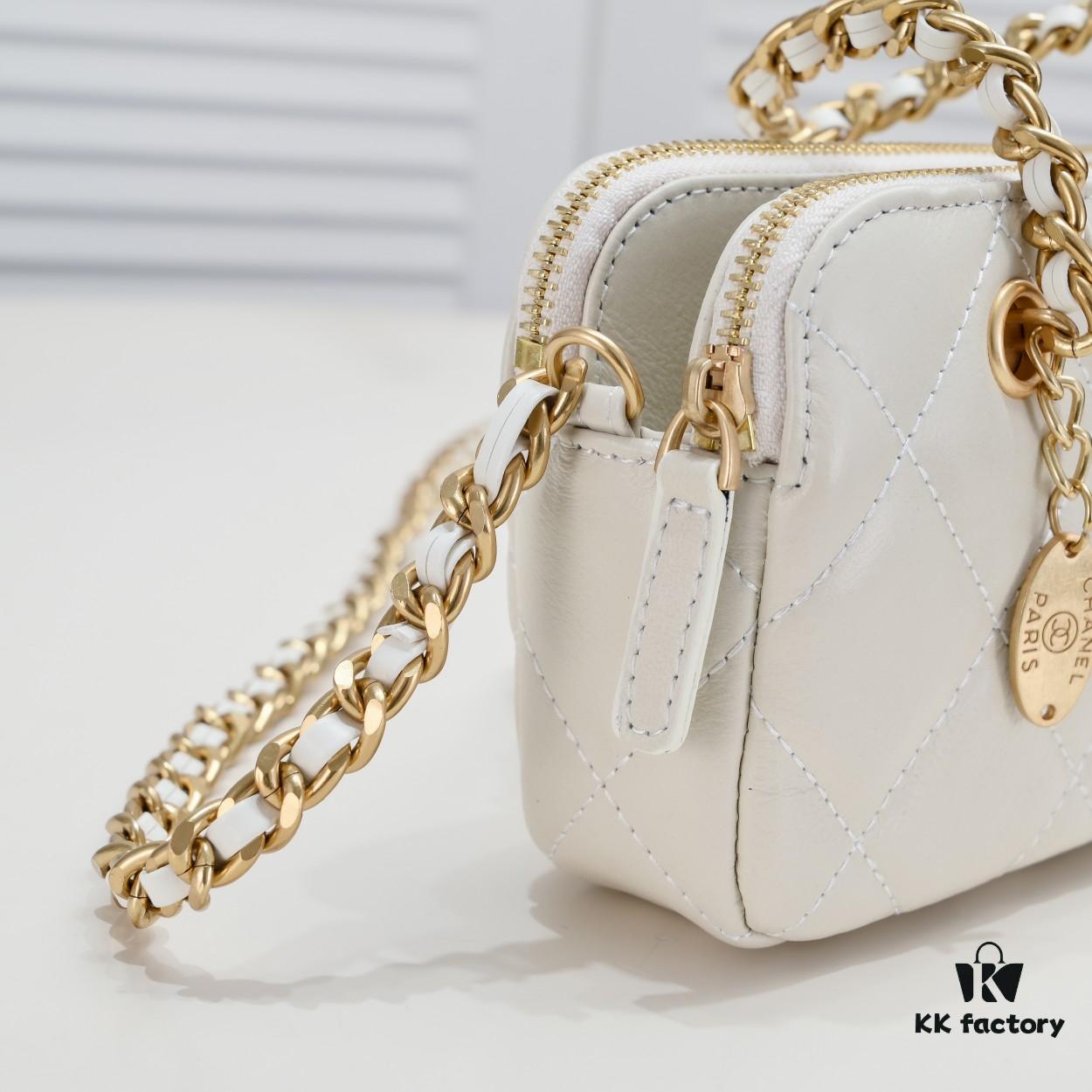69305408f09edb6de4c4f069 Chanel 23K Gold Coin Chain Bag Vintage Style Fashionable and Versatile Handbag