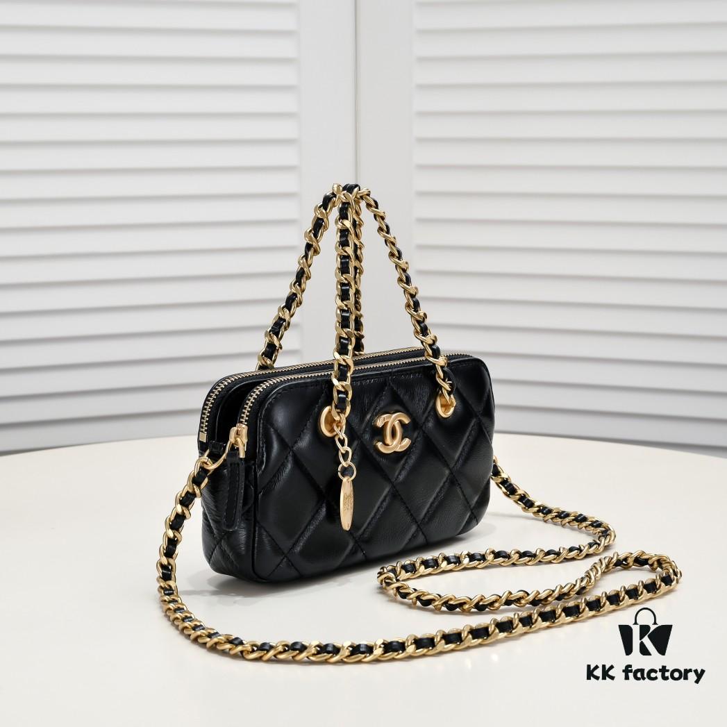 6930540cf09edb6de4c4f06e Chanel 23K Gold Coin Chain Bag Vintage Style Fashionable and Versatile Handbag