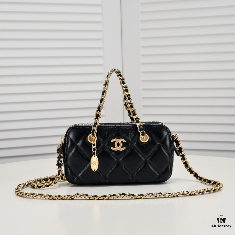 6930540df09edb6de4c4f070 Chanel 23K Gold Coin Chain Bag Vintage Style Fashionable and Versatile Handbag
