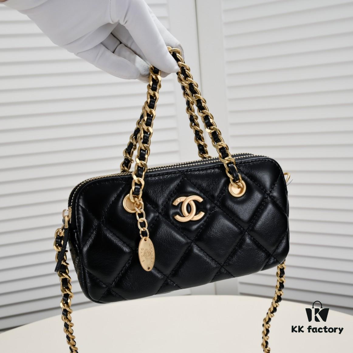 6930540ff09edb6de4c4f071 Chanel 23K Gold Coin Chain Bag Vintage Style Fashionable and Versatile Handbag