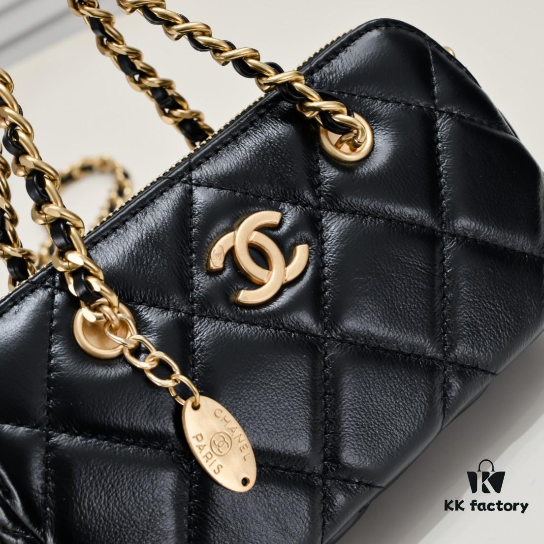 69305411f09edb6de4c4f076 Chanel 23K Gold Coin Chain Bag Vintage Style Fashionable and Versatile Handbag