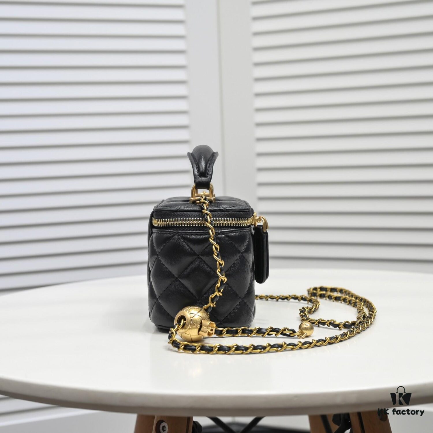 69305428f09edb6de4c4f094 Chanel Large Box Bag with Box