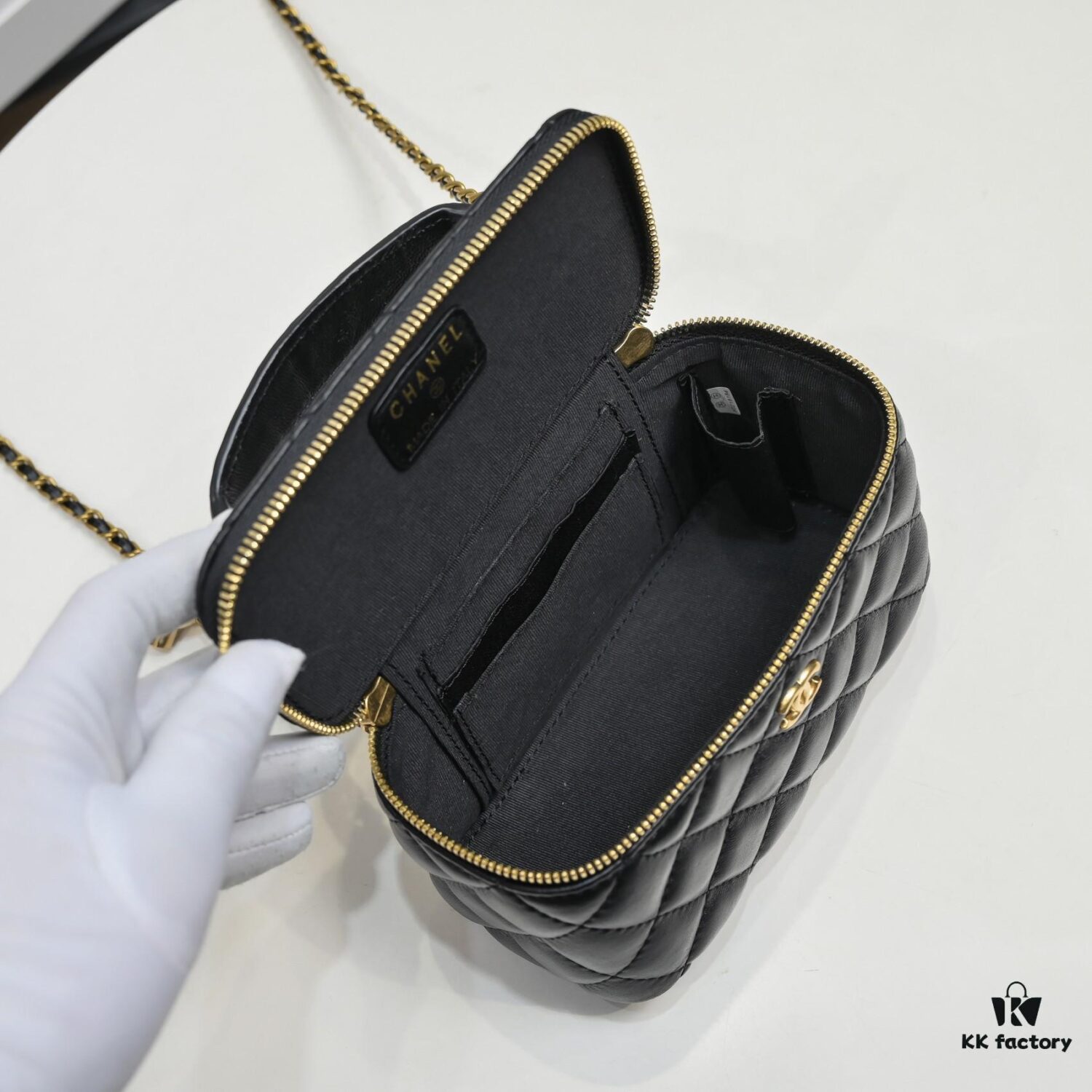 6930542bf09edb6de4c4f097 Chanel Large Box Bag with Box
