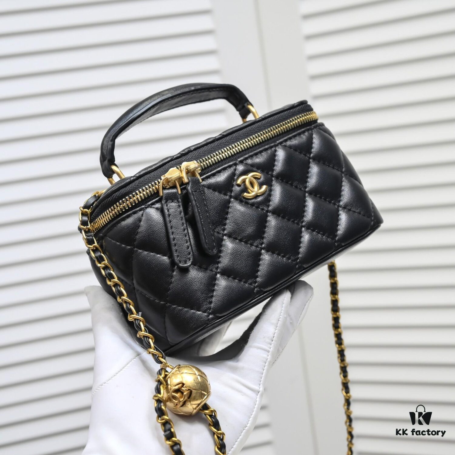 6930542df09edb6de4c4f09b Chanel Large Box Bag with Box