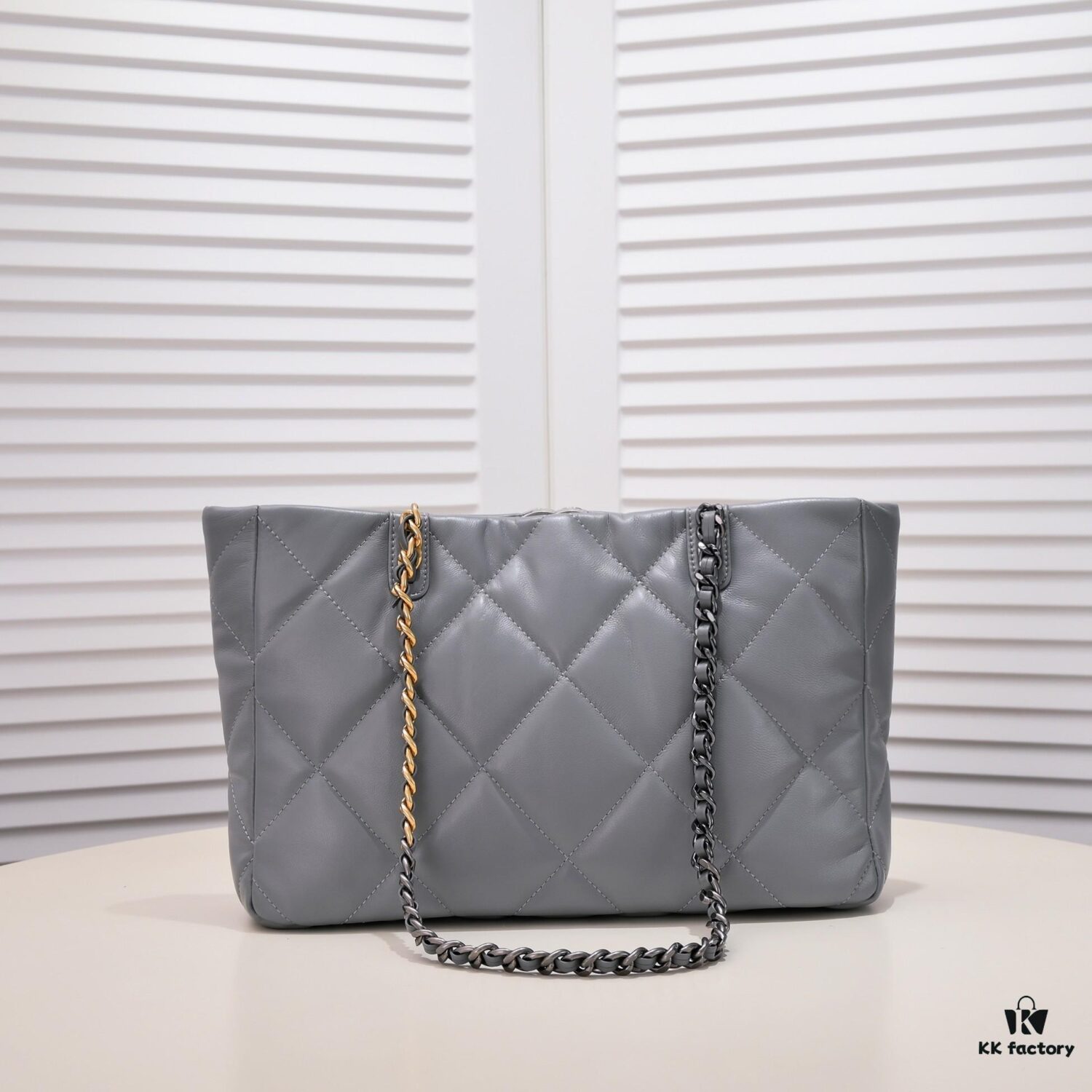 6930542ff09edb6de4c4f09e Mini CHANEL 22B 19BAG Tote Black Gold Italian First-Class GR Lamb Leather