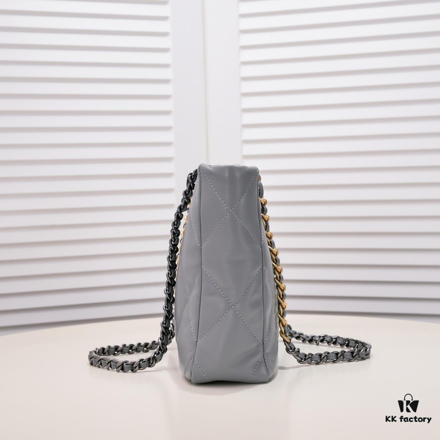 69305430f09edb6de4c4f09f Mini CHANEL 22B 19BAG Tote Black Gold Italian First-Class GR Lamb Leather