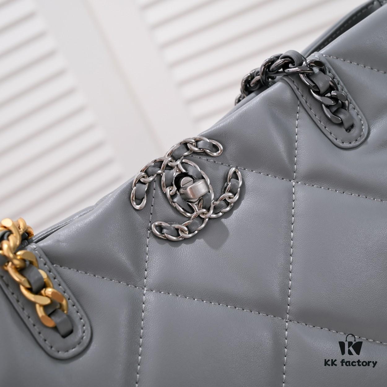 69305431f09edb6de4c4f0a3 Mini CHANEL 22B 19BAG Tote Black Gold Italian First-Class GR Lamb Leather