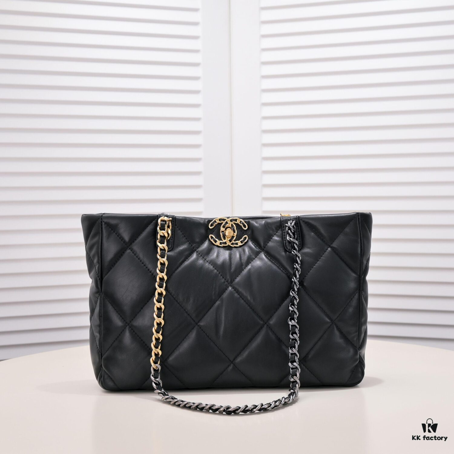 69305433f09edb6de4c4f0a7 Mini CHANEL 22B 19BAG Tote Black Gold Italian First-Class GR Lamb Leather