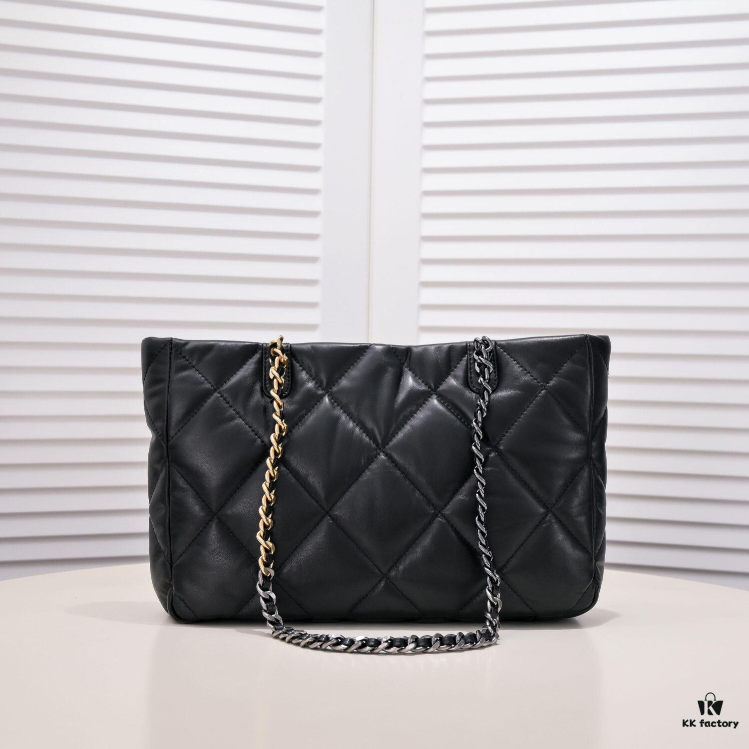 69305438f09edb6de4c4f0af Mini CHANEL 22B 19BAG Tote Black Gold Italian First-Class GR Lamb Leather