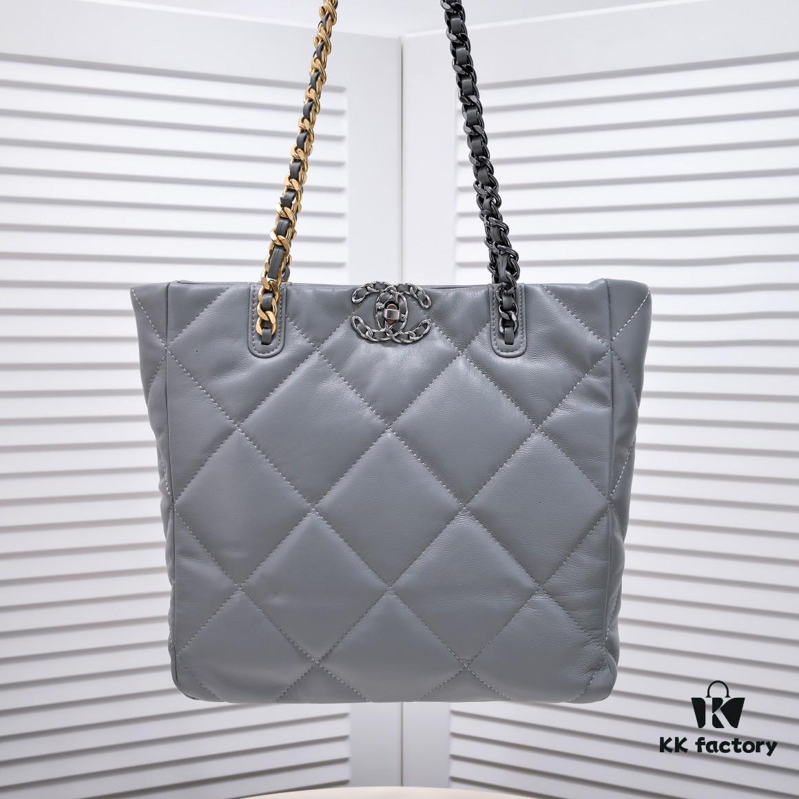 6930543af09edb6de4c4f0b4 Mini CHANEL 22B 19BAG Tote Black Gold Italian First-Class GR Lamb Leather