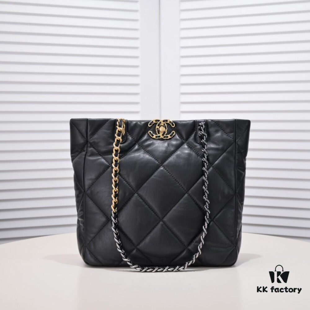6930543cf09edb6de4c4f0b7 CHANEL 22B 19BAG Tote Black Gold Small Size