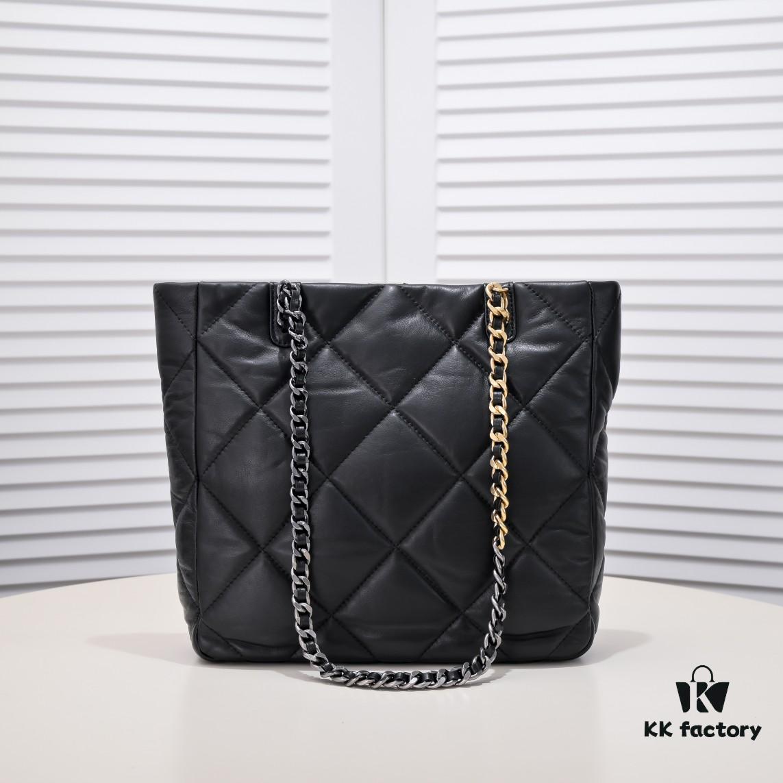 6930543ef09edb6de4c4f0ba CHANEL 22B 19BAG Tote Black Gold Small Size
