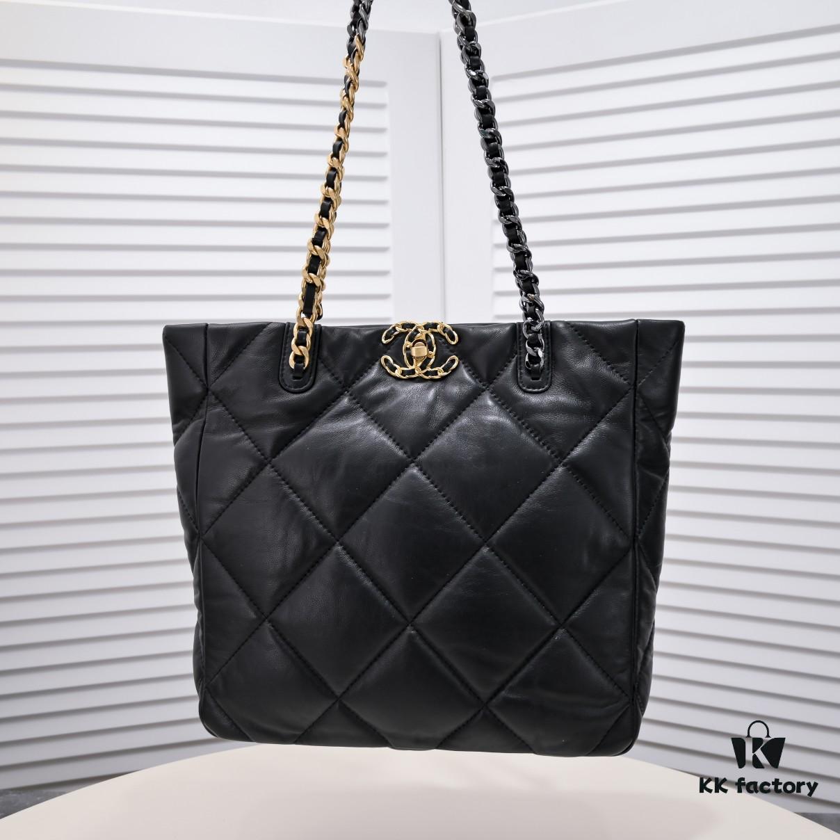 6930543ef09edb6de4c4f0bb CHANEL 22B 19BAG Tote Black Gold Small Size