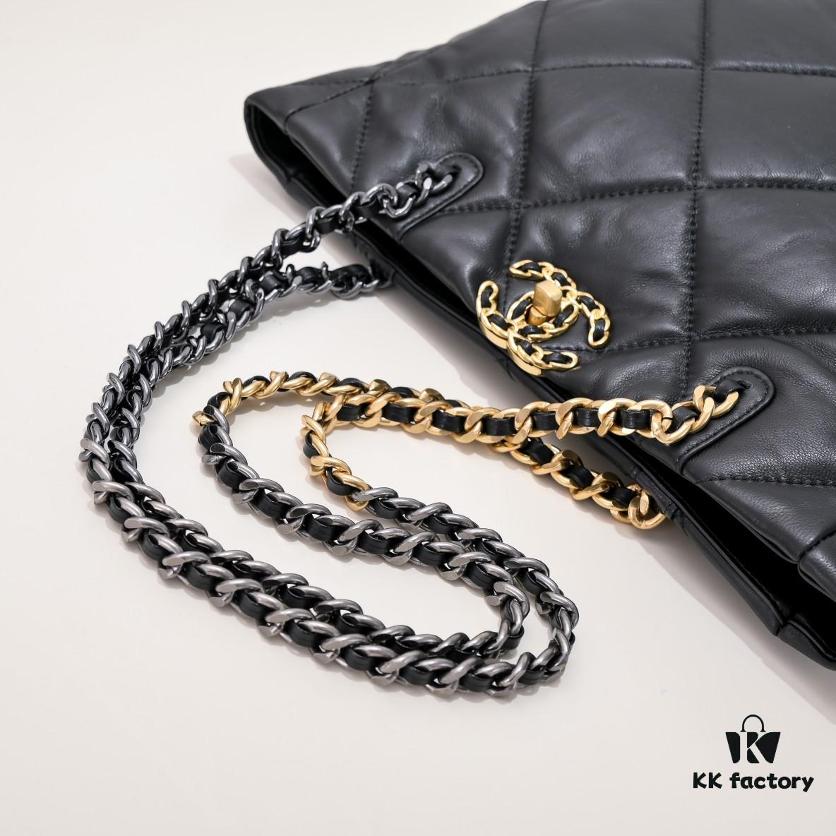 6930543ff09edb6de4c4f0be CHANEL 22B 19BAG Tote Black Gold Small Size