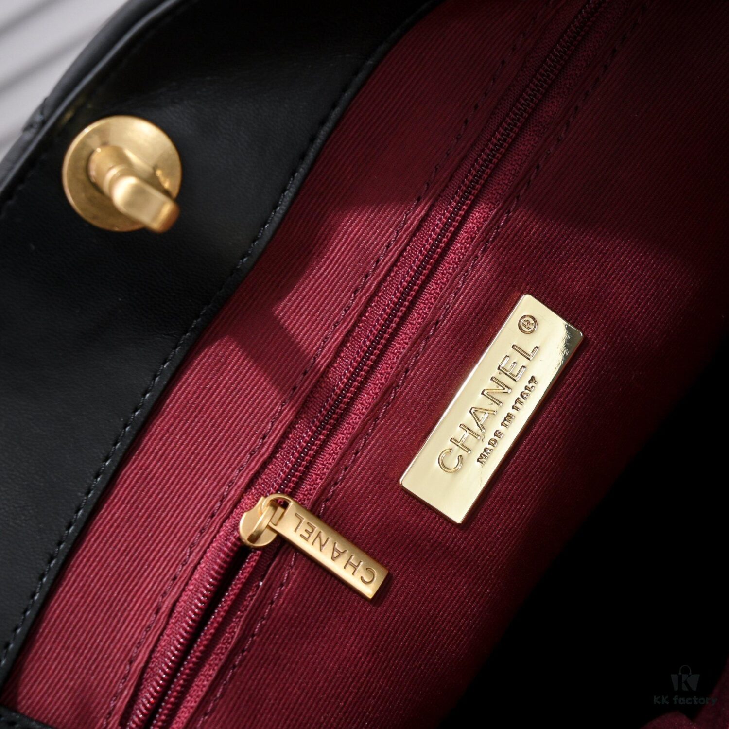 69305441f09edb6de4c4f0c2 CHANEL 22B 19BAG Tote Black Gold Small Size