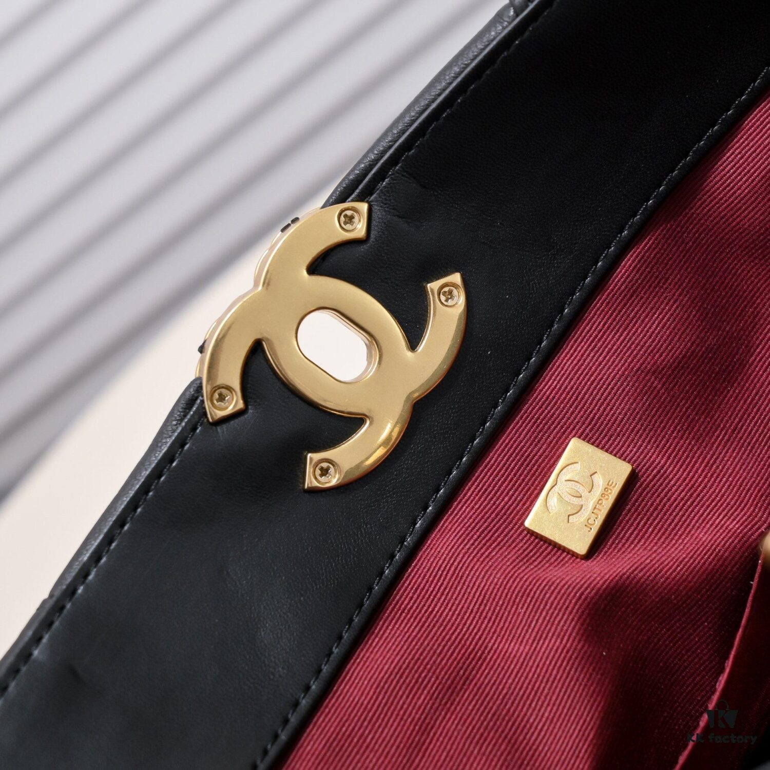 69305444f09edb6de4c4f0c8 CHANEL 22B 19BAG Tote Black Gold Small Size