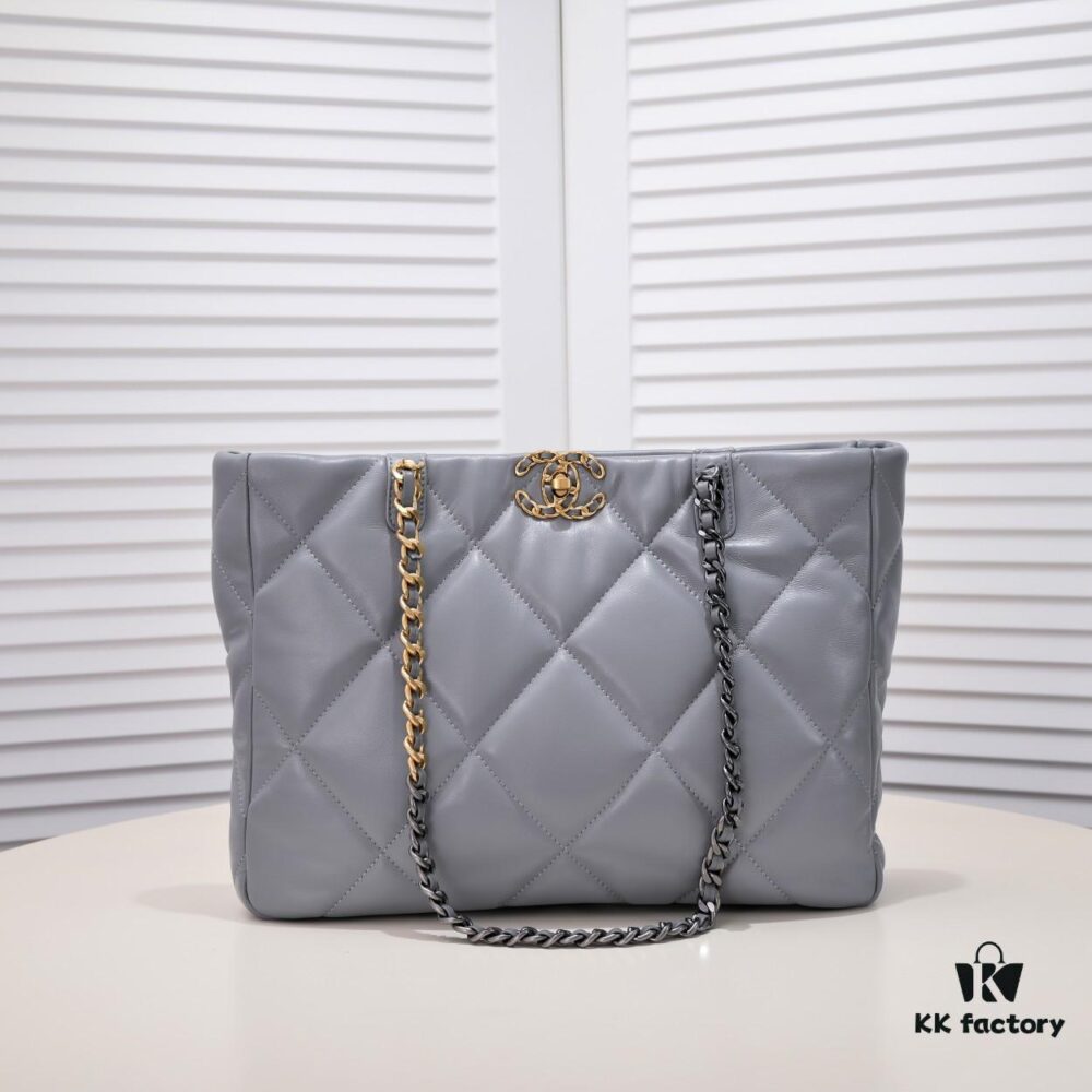 69305449f09edb6de4c4f0cf Large CHANEL 22B 19BAG Tote Black and Gold Italian First-Class GR Lamb Leather