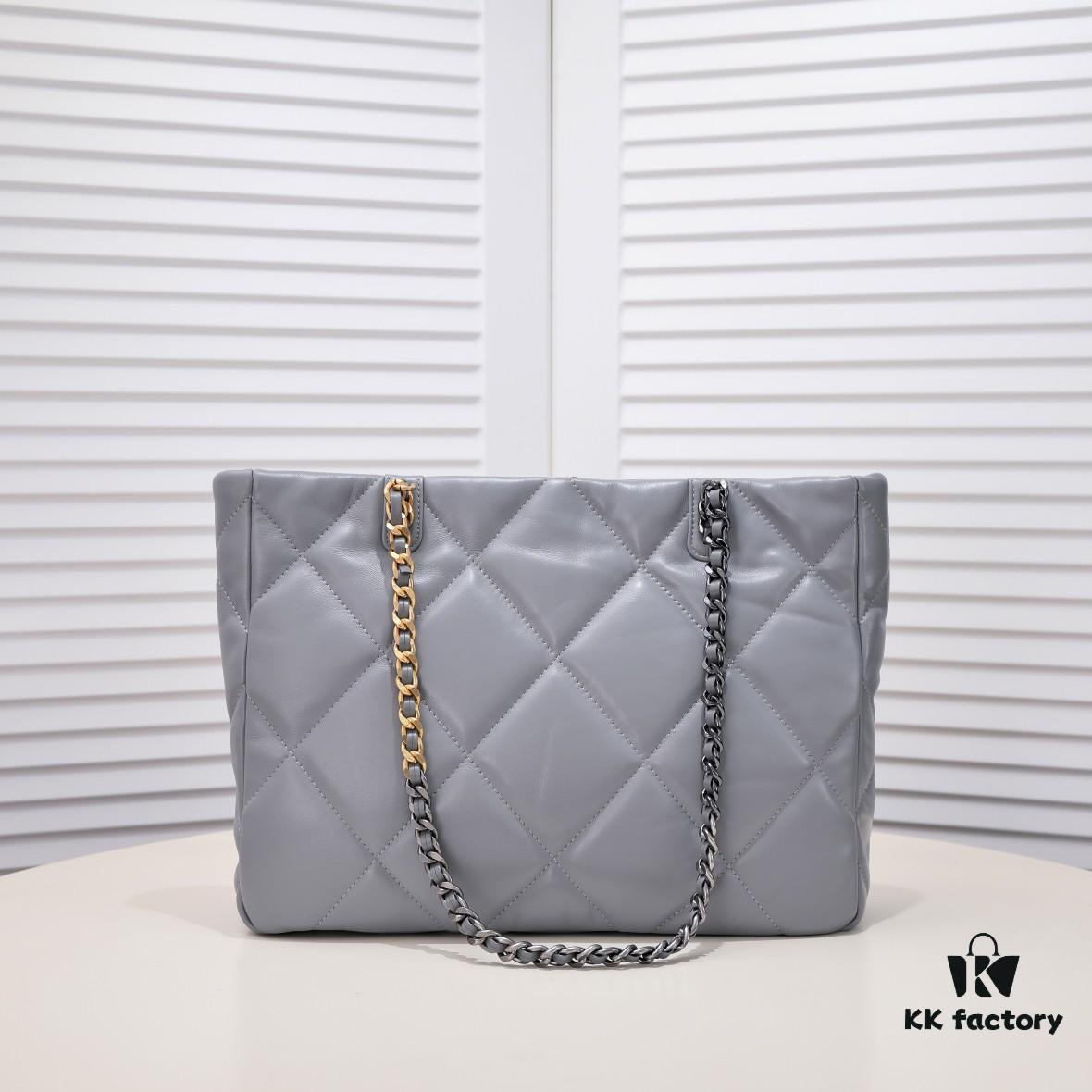 6930544af09edb6de4c4f0d3 Large CHANEL 22B 19BAG Tote Black and Gold Italian First-Class GR Lamb Leather