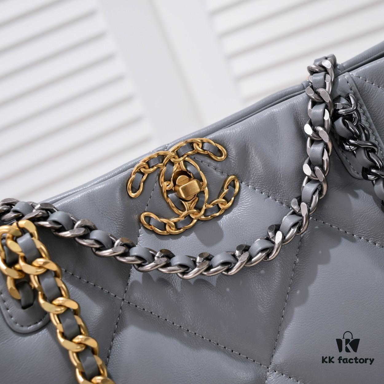 6930544ff09edb6de4c4f0db Large CHANEL 22B 19BAG Tote Black and Gold Italian First-Class GR Lamb Leather