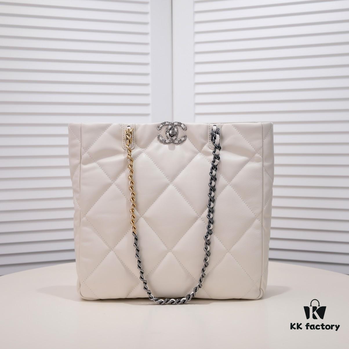 6930545af09edb6de4c4f0eb Large AS9088 CHANEL 22B 19BAG Tote Black and Gold Italian First-Class GR Lambskin