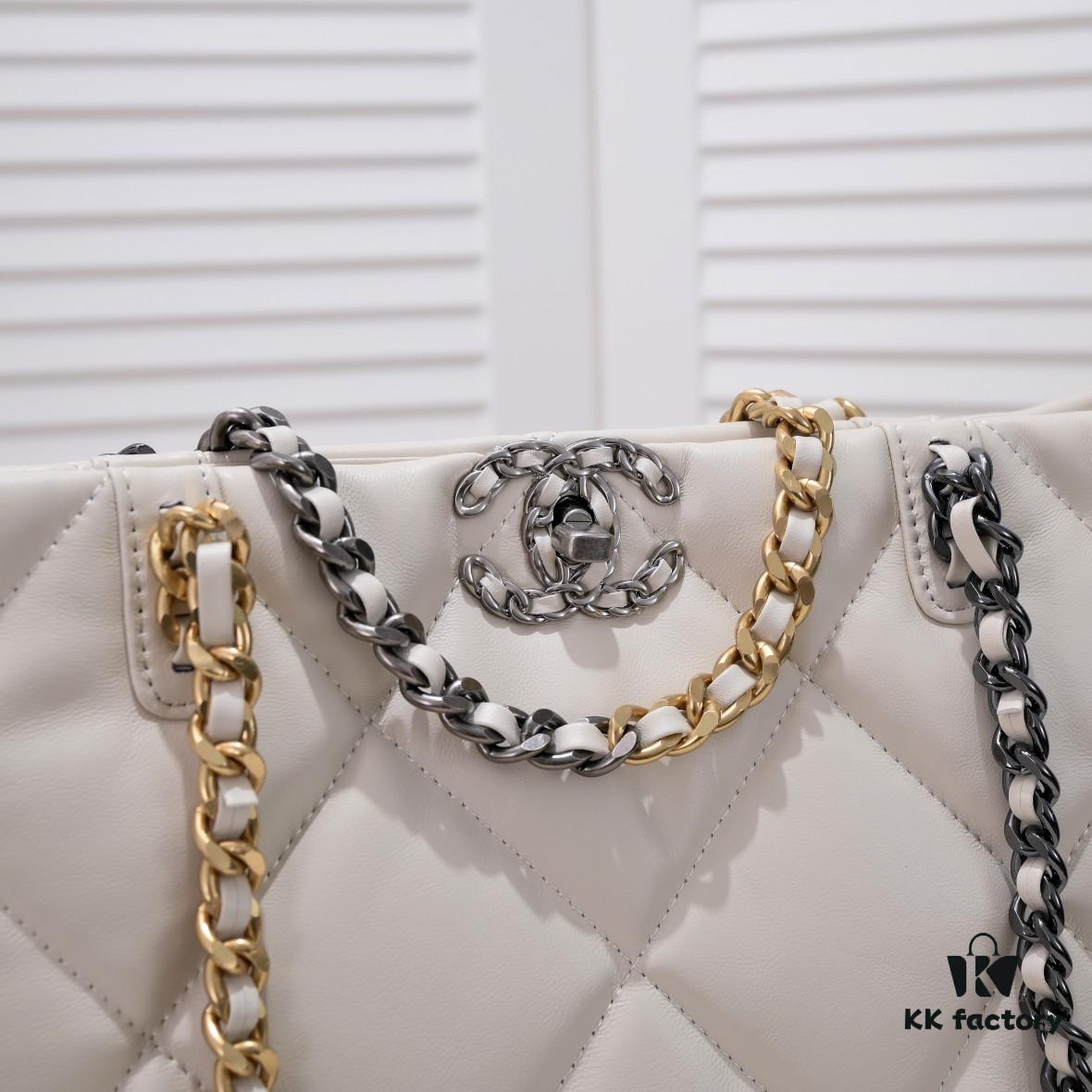6930545bf09edb6de4c4f0ee Large CHANEL 22B 19BAG Tote Black and Gold Italian GR Grade Lambskin