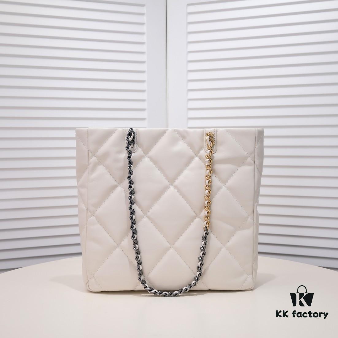 69305460f09edb6de4c4f0f5 Large AS9088 CHANEL 22B 19BAG Tote Black and Gold Italian First-Class GR Lambskin